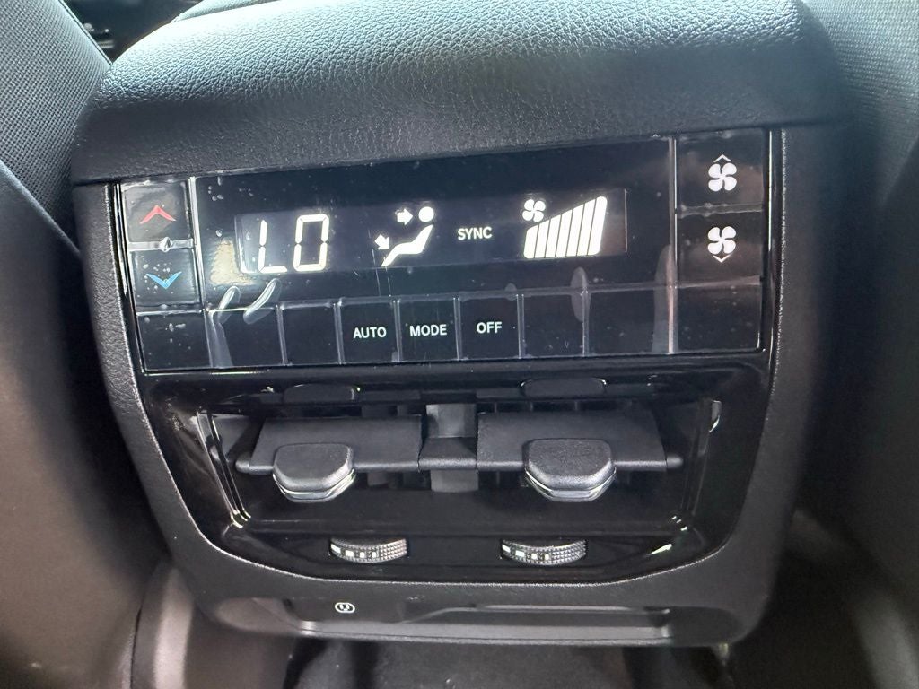 2026 Jeep Grand Cherokee GRAND CHEROKEE L LAREDO ALTITUDE 4X4
