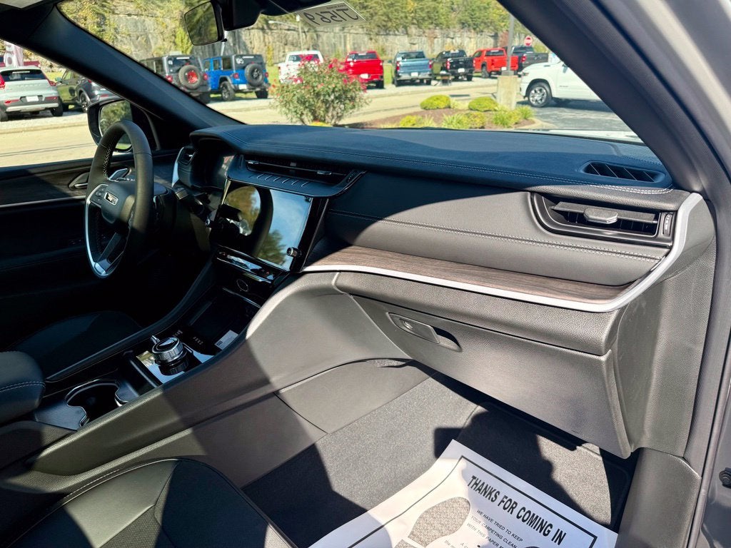 2027 Jeep Grand Cherokee GRAND CHEROKEE L LAREDO ALTITUDE 4X4