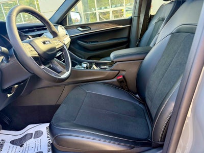 2027 Jeep Grand Cherokee GRAND CHEROKEE L LAREDO ALTITUDE 4X4
