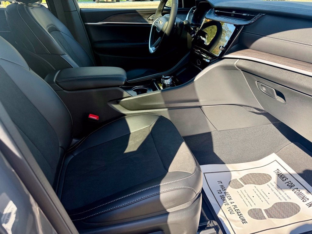 2027 Jeep Grand Cherokee GRAND CHEROKEE L LAREDO ALTITUDE 4X4