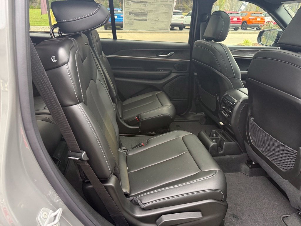 2027 Jeep Grand Cherokee GRAND CHEROKEE L LIMITED 4X4