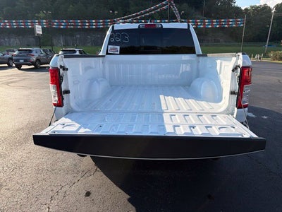 2022 RAM 1500 Big Horn Crew Cab 4x4 5'7' Box
