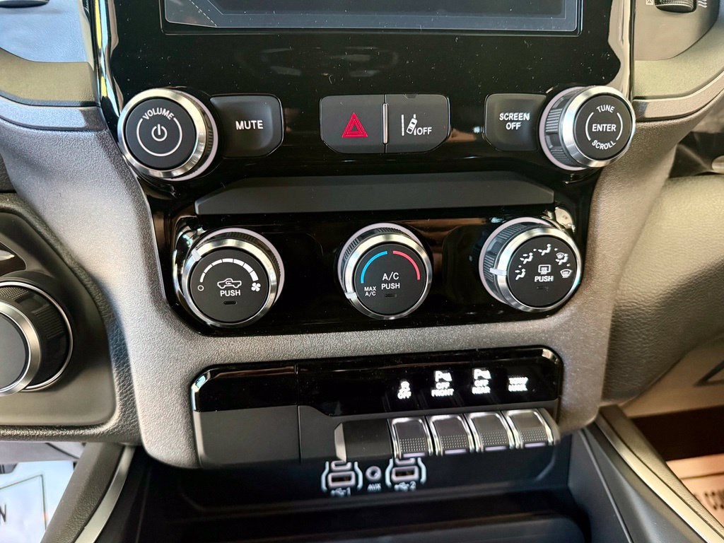 2027 RAM Ram 1500 RAM 1500 EXPRESS CREW CAB 4X4 5'7' BOX