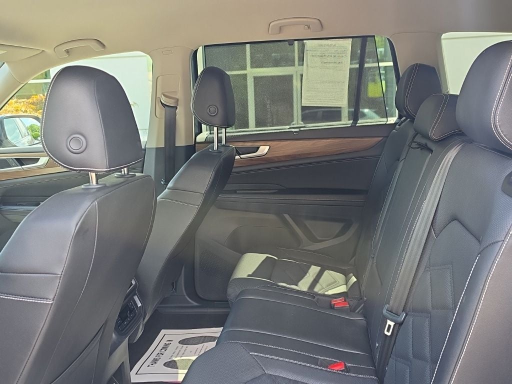 2025 Volkswagen Atlas 2.0T SE w/Technology