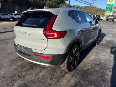 2024 Volvo XC40 B5 Ultimate Bright Theme