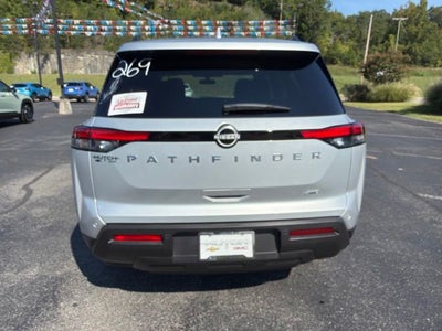 2025 Nissan Pathfinder SV