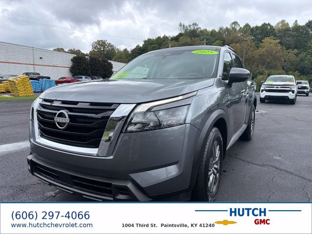 2025 Nissan Pathfinder SV