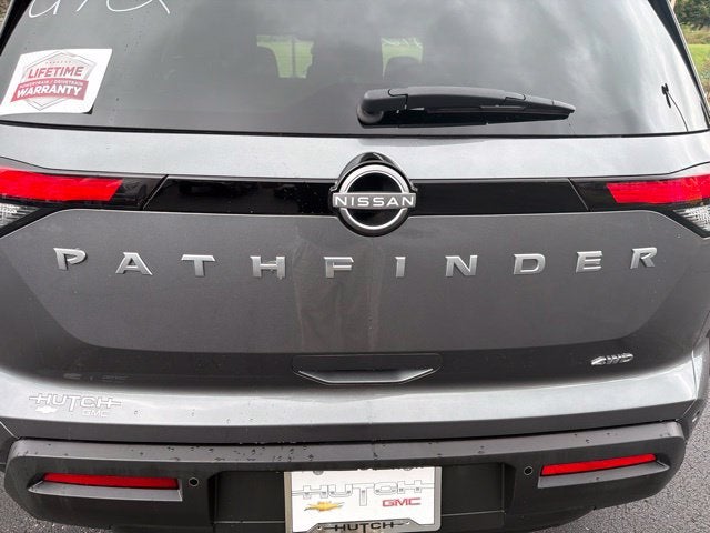 2025 Nissan Pathfinder SV