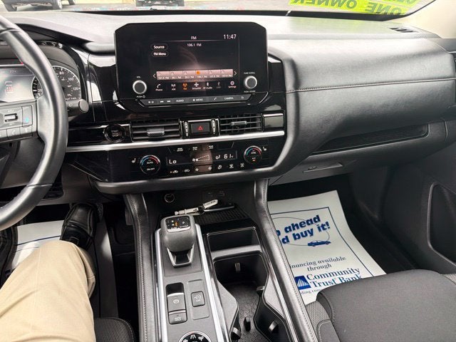 2025 Nissan Pathfinder SV