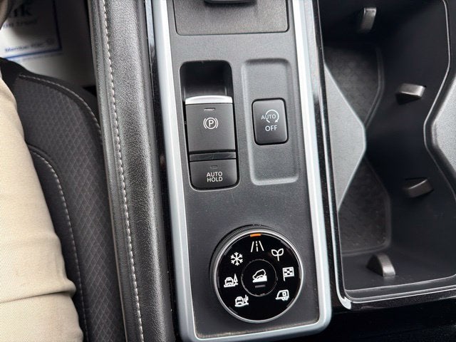 2025 Nissan Pathfinder SV