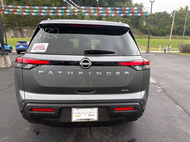 2025 Nissan Pathfinder SV